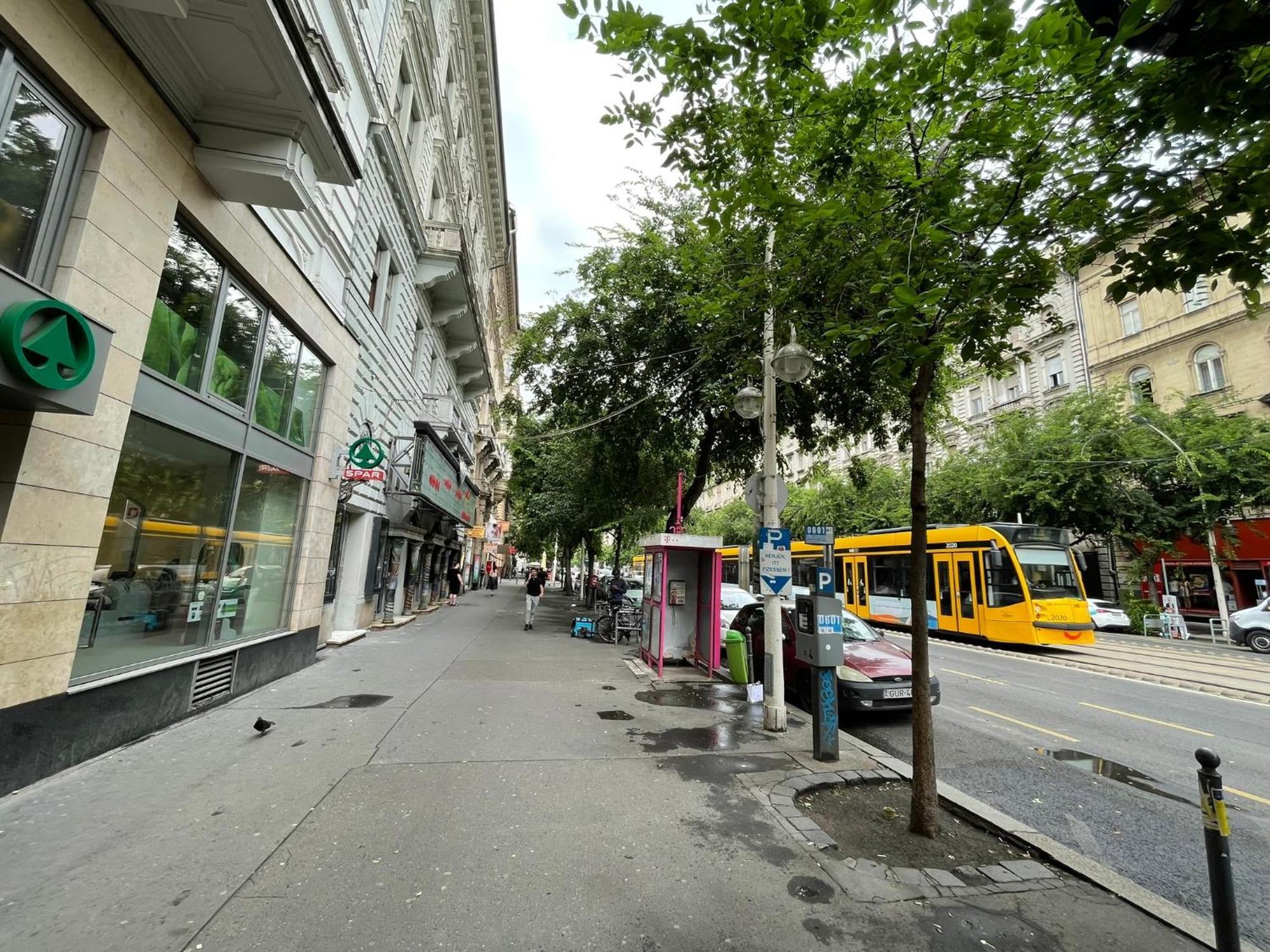Andrassy Adventures Apartamento Budapeste Exterior foto